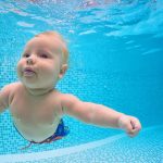 8 raisons pour faire de bébé un bébé-nageur